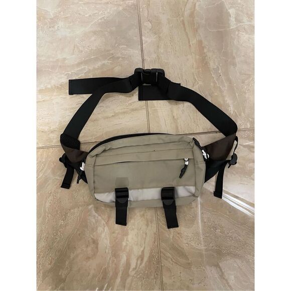 New Urban Outfitters UO Utility Hip Pack - Picture 5 of 8